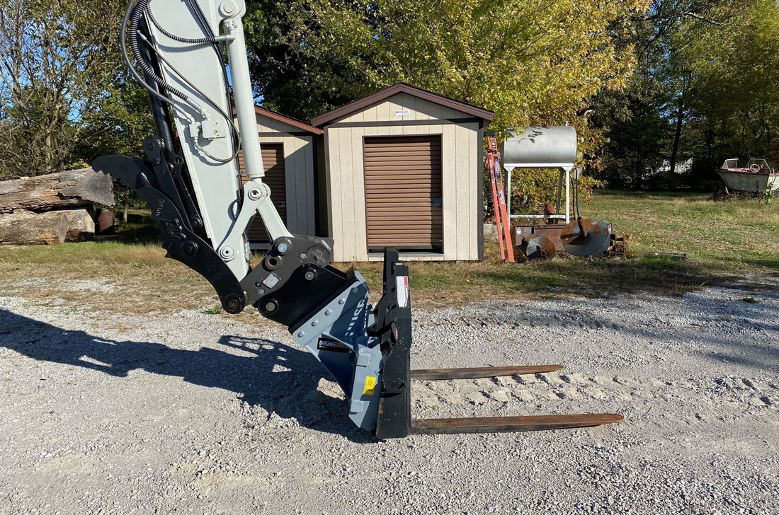 Baumalight Excavator to skidsteer quick attach