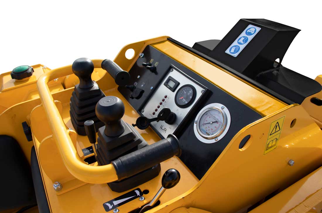 Baumalight Mini Skidsteer TRL620D control panel