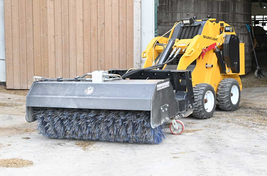 Baumalight WRL58G with rotary sweeper attachment