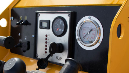 Aux pressure gauge and 12V plug