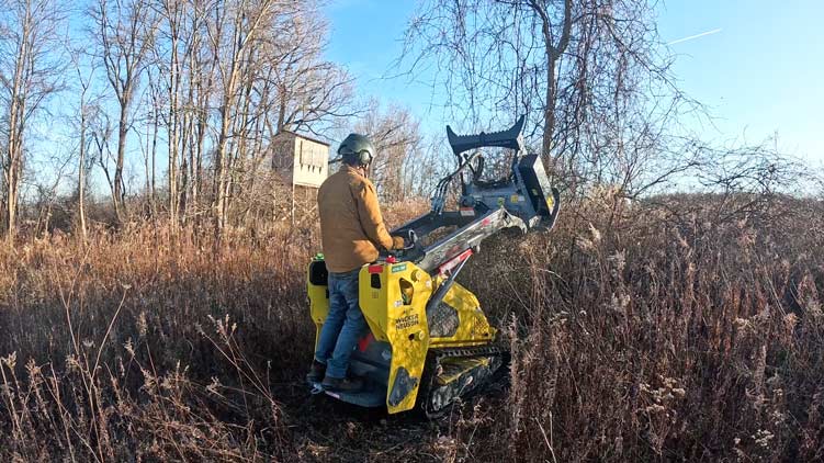 Broyeur à branches Baumalight MS530M sur mini-chargeuse