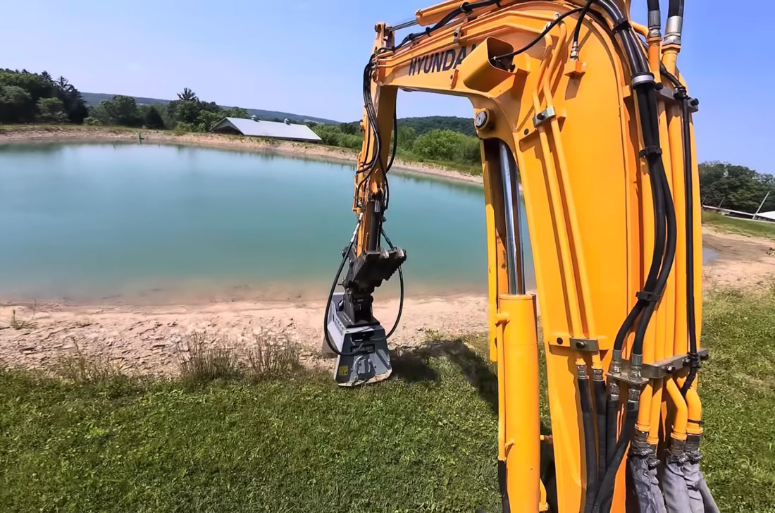 Débroussaillage à l'aide du broyeur de broussailles MX330