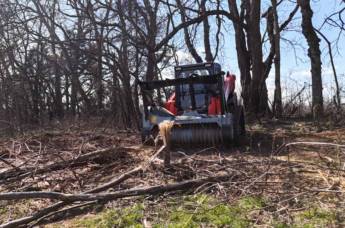 ms960 in heavy duty mulching action