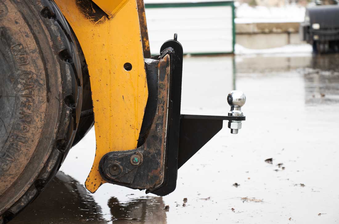 accessoire d’attelage à boule pour grand skidsteer
