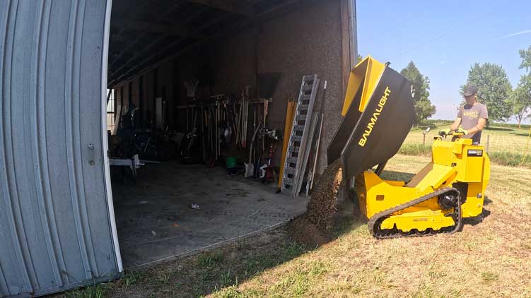 customer using dt515rh dumper unloading debris