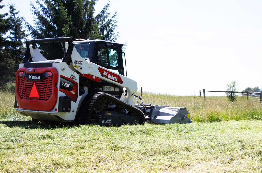 Feb700 sur chargeuse sur chenilles Bobcat T66