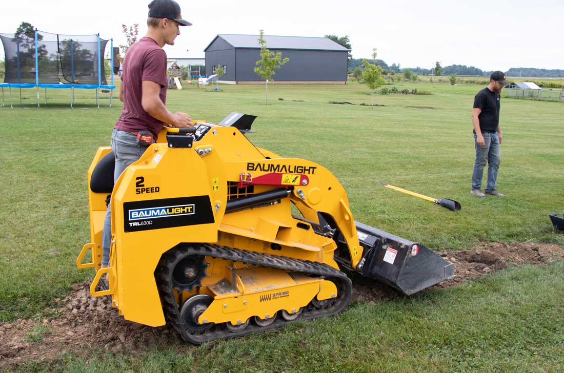 mini tracked loader, kubota engine,trl630d features fully stand operator compartment