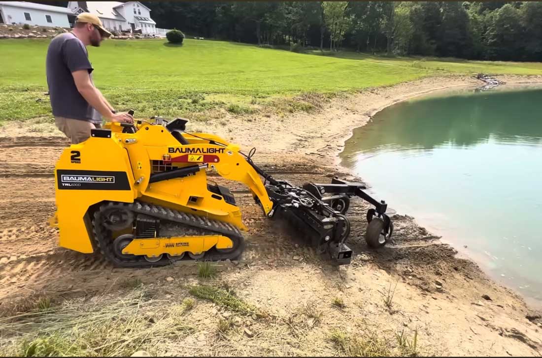 Mini chargeuse compacte TRL630D avec râteau motorisé