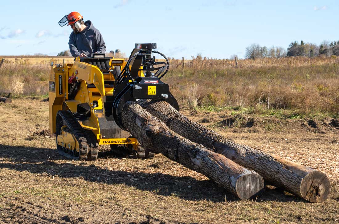 trl740y mini skidsteer lifting heavy logs