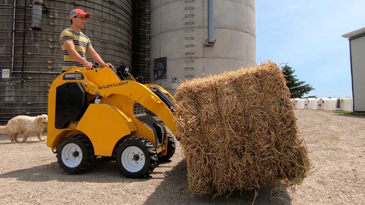 Bale spear handling larger bale