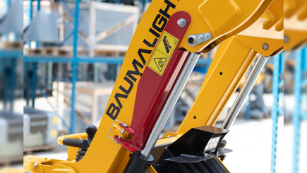 TRL boom safety lock bar