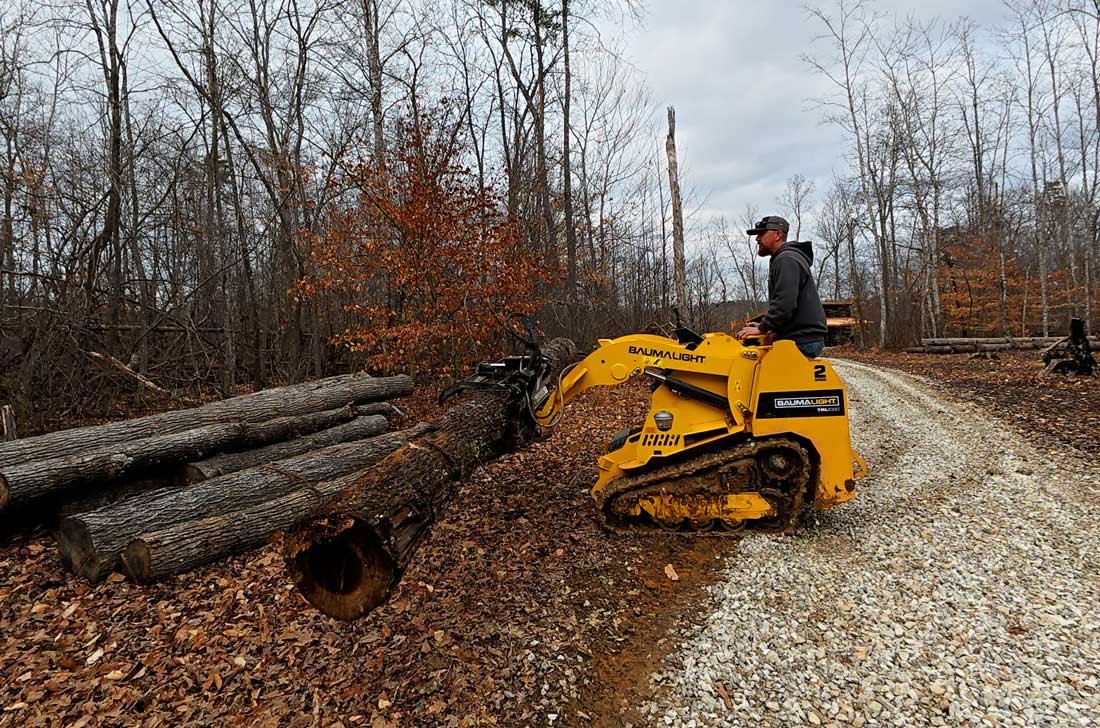 martatch mudg4823 soulève de grosses bûches
