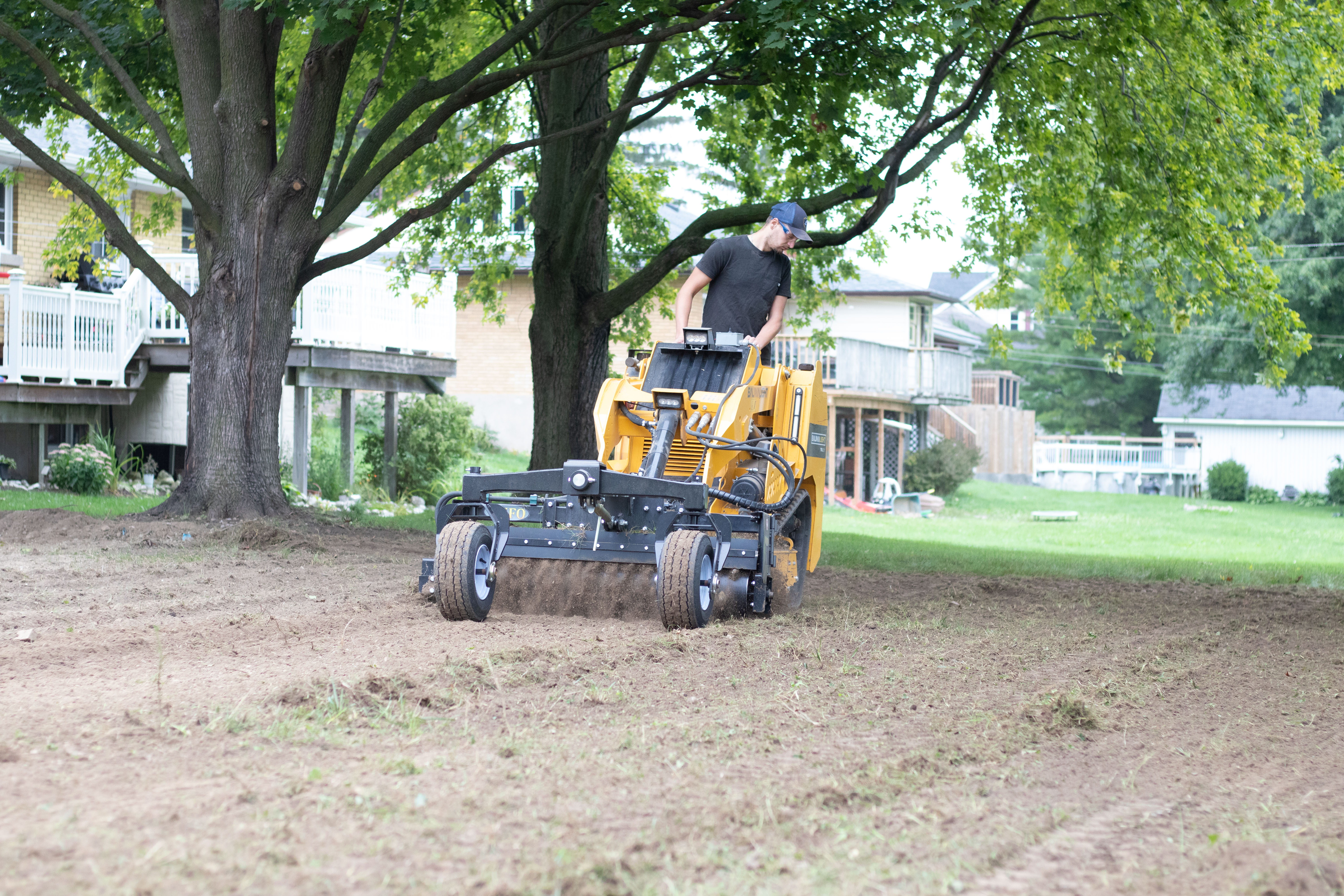 Power Rake RAM-48 sur Baumalight Miniskidsteer