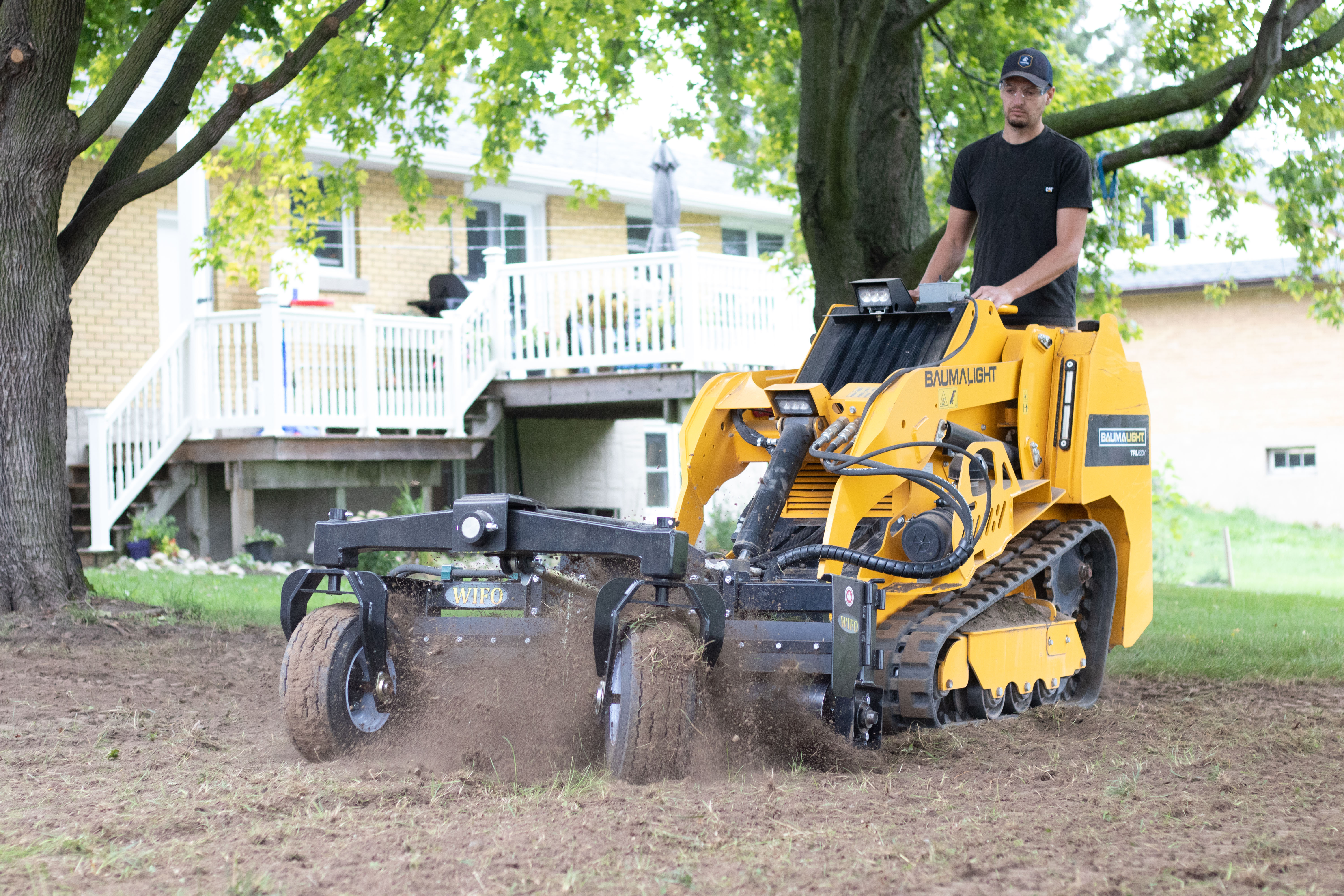 TRL620Y Miniskidsteer avec accessoire Power Rake