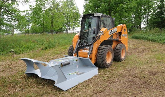 Side view of the CASE Skidsteer mounted Baumalight CF560 BrushCutt