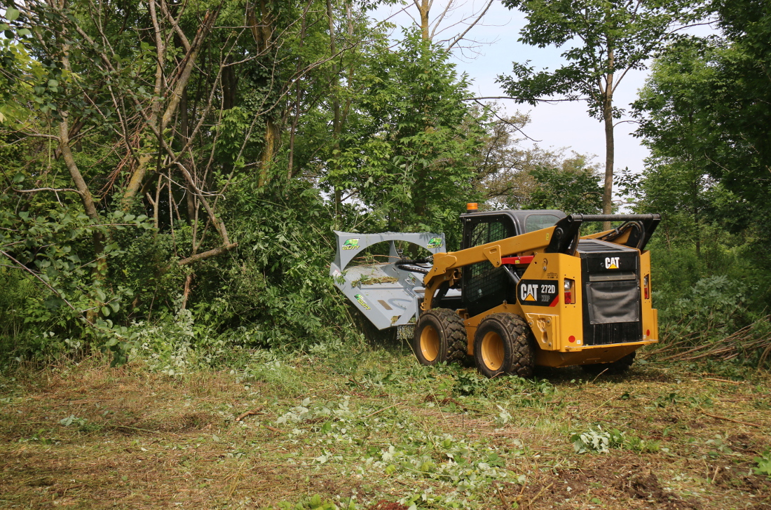 Skidsteer mount brush clearing