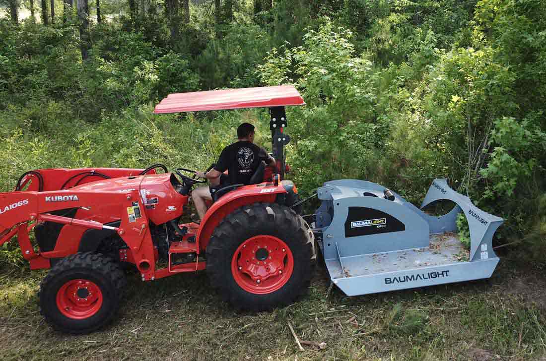 Clearing heavy brush with Baumalight CP572