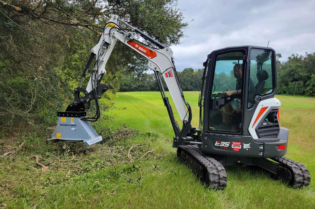 baumalight cxc530 in brush clearing action