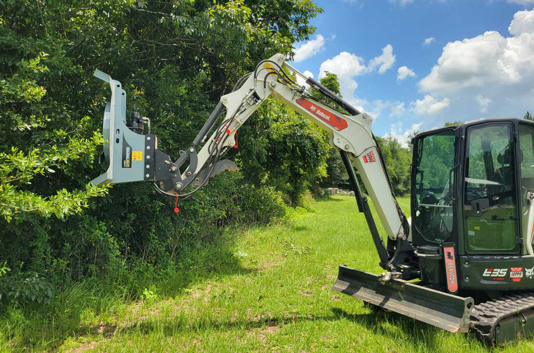 baumalight cxc530 in brush clearing action