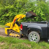 bucket mounted on trl630d mini skidsteer