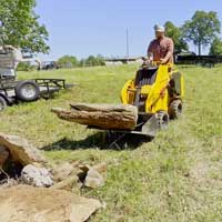 wrl58g compact skidsteer lifting heavy rocks