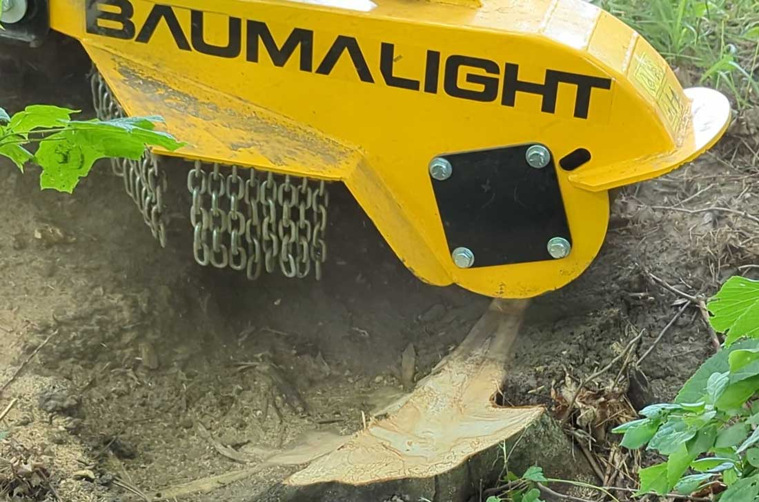 Baumalight stump grinder with chain curtain