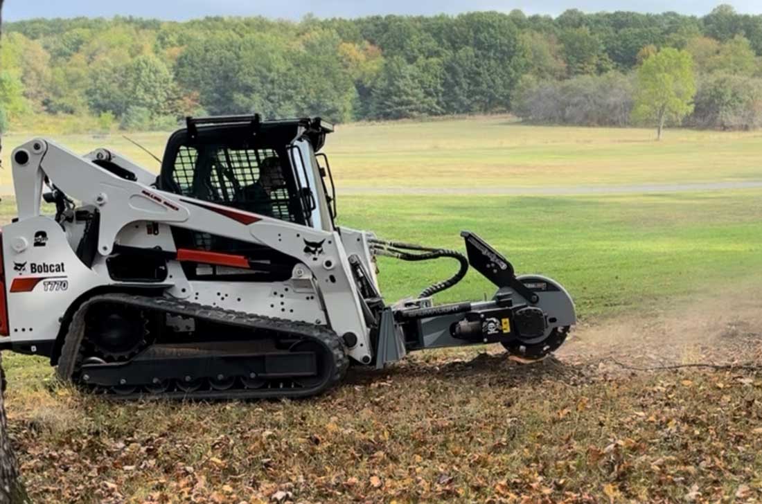 Broyeur de souches S28 sur un chantier
