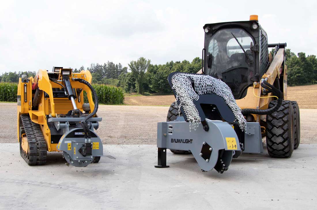 Skidsteer et miniskidsteer avec des accessoires de broyeur de souches