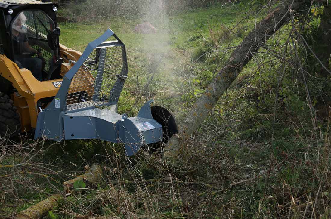 Cut up small logs with baumalight tree saw