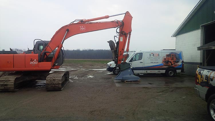 Excavator mounted treesaw