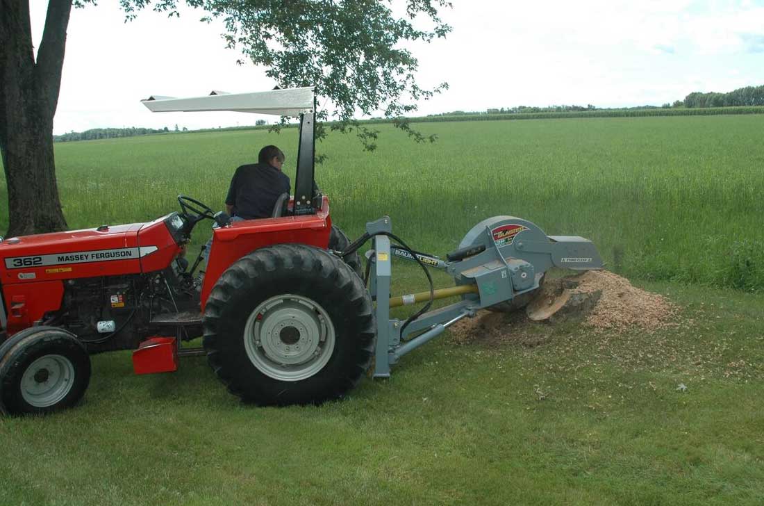 Broyage des souches avec tracteur 3P34